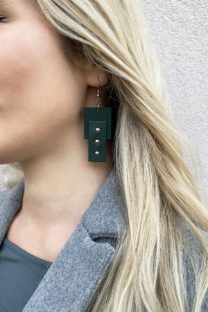Model wears: EMMA earrings - Green - BANIZS
