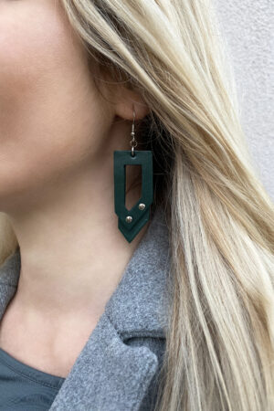 Model wears: GIULIANA earrings - Green - BANIZS