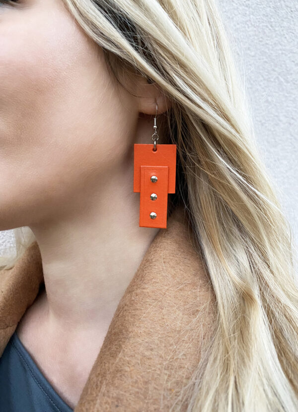 Model wears: EMMA earrings - Orange - BANIZS