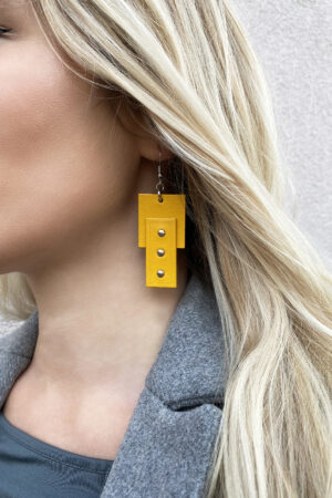 Model wears: EMMA earrings - Yellow - BANIZS