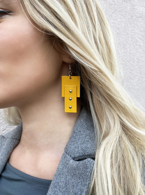 Model wears: EMMA earrings - Yellow - BANIZS