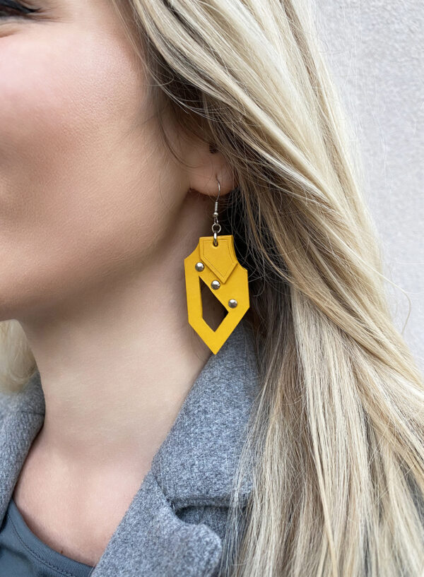 Model wears: GIULIANA - bold earrings - Yellow - BANIZS