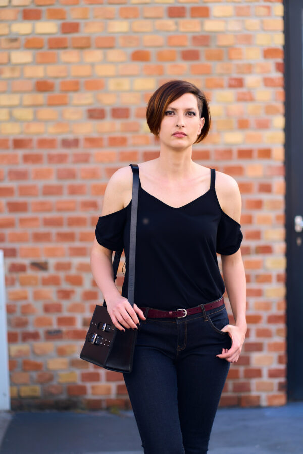 Model wears: ALEXANDRA belt - Bordeaux, ANIQUE bag - Black - BANIZS
