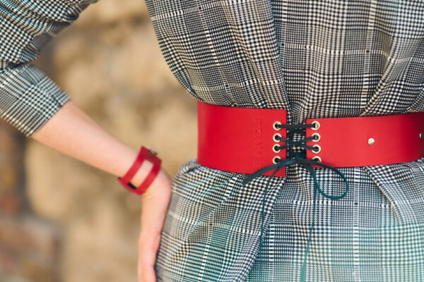 Model wears: EMMA SET - bracelet+belt back view - Red - BANIZS