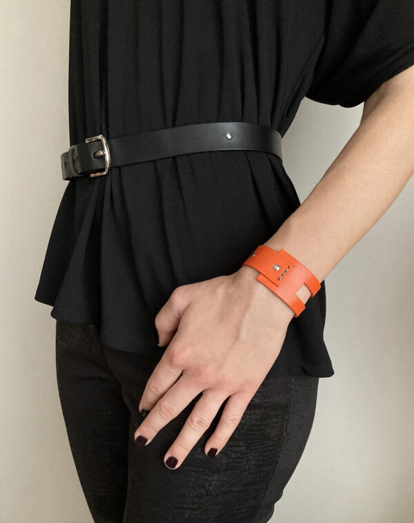 Model wears: EMMA bracelet - Orange - BANIZS