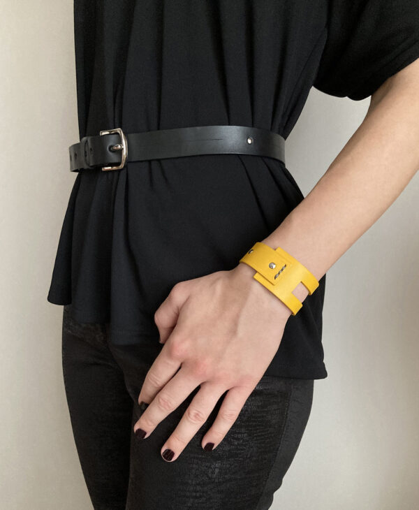 Model wears: EMMA bracelet - Yellow - BANIZS
