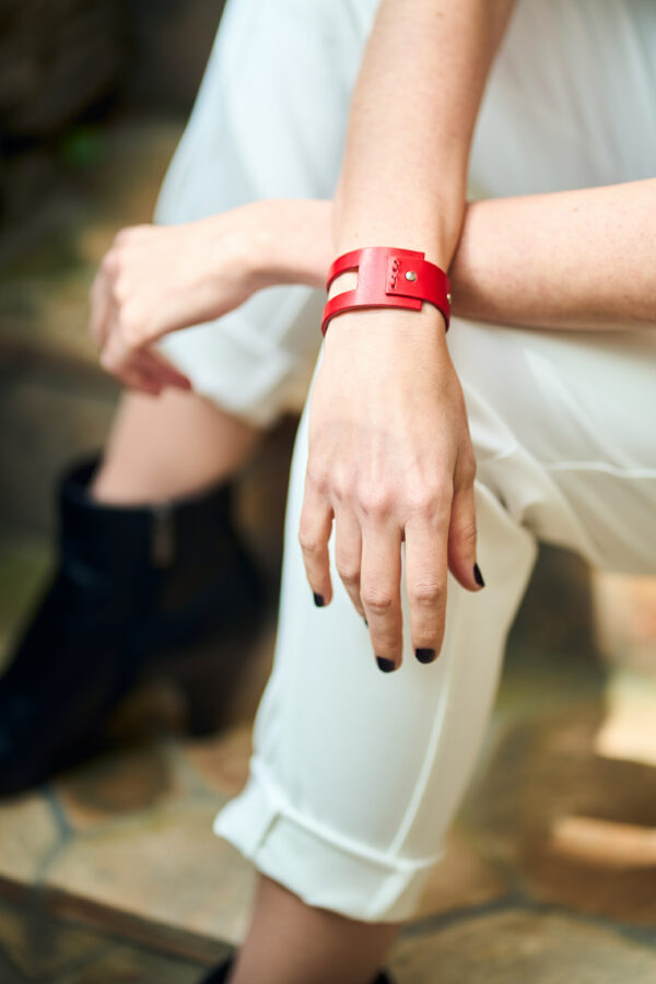 Model wears: EMMA bracelet – Red - BANIZS