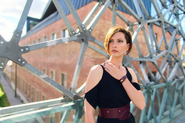 Model wears: GIULIANA belt - Bordeaux and GIULIANA bracelet - Bordeaux - BANIZS