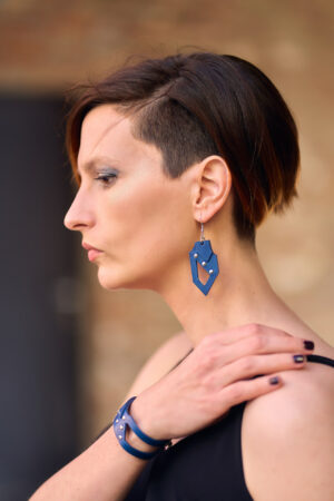 Model wears: GIULIANA - bold earrings - Blue, GIULIANA bracelet - Blue - BANIZS