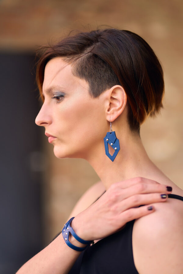 Model wears: GIULIANA - bold earrings - Blue, GIULIANA bracelet - Blue - BANIZS