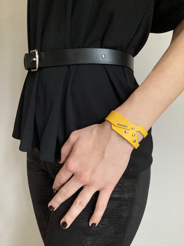Model wears: GIULIANA bracelet - Yellow - BANIZS