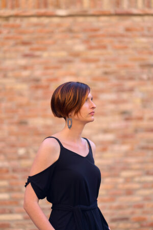 Model wears: GIULIANA earrings - Gray - BANIZS