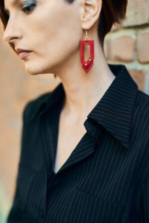 Model wears: GIULIANA earrings - Red - BANIZS