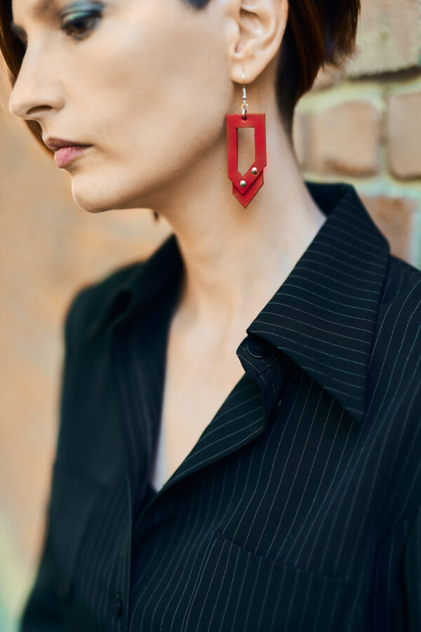 Model wears: GIULIANA earrings - Red - BANIZS