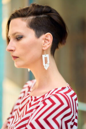 Model wears: GIULIANA earrings - White - BANIZS