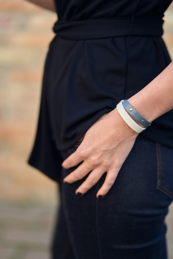 Model wears: HELENA bracelet – White - BANIZS