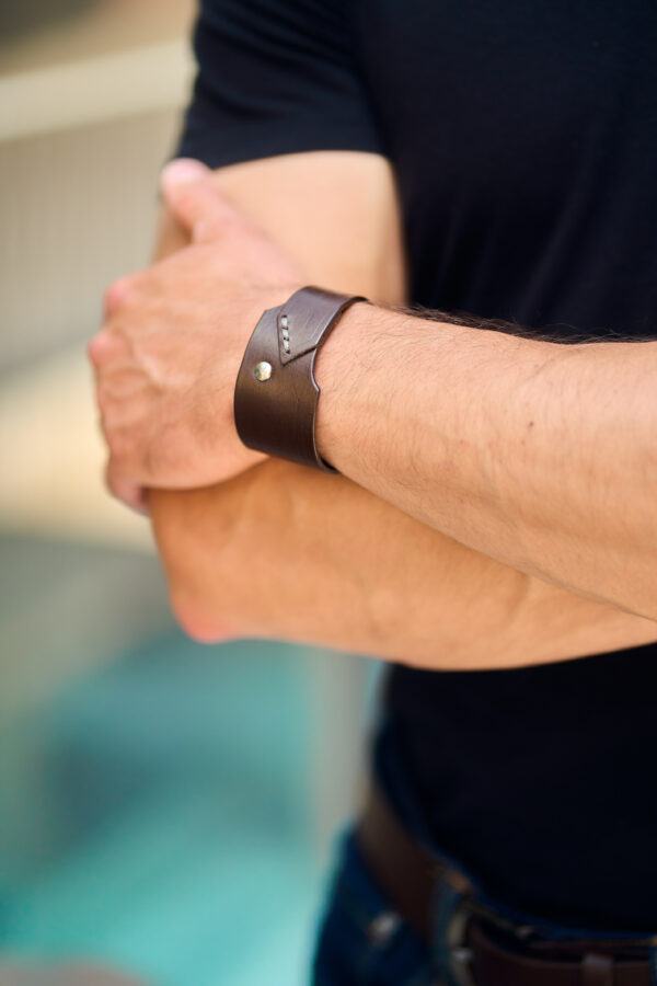 Model wears: OLIVER bracelet - Dark Brown - BANIZS