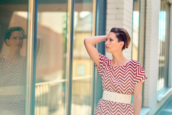 Model wears: a CRISTIANE belt - White - BANIZS