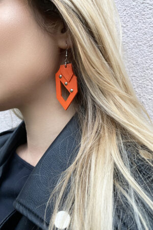 Model wears: GIULIANA - bold earrings - Orange - BANIZS