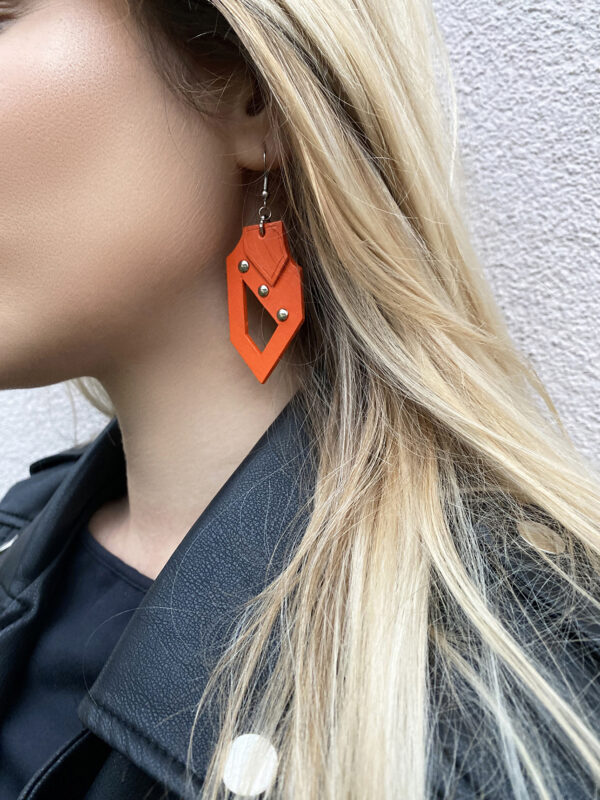Model wears: GIULIANA - bold earrings - Orange - BANIZS