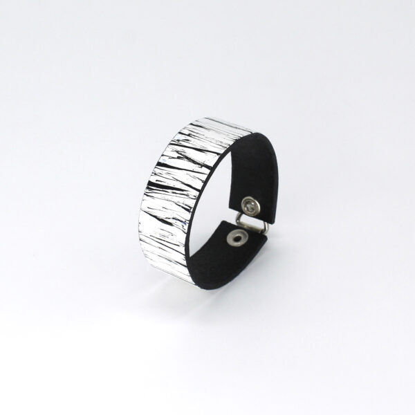 BANIZS Leather Goods - Patterned black leather bracelet