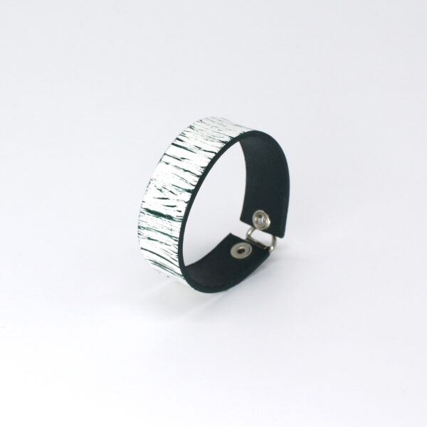 BANIZS Leather Goods - Patterned green leather bracelet