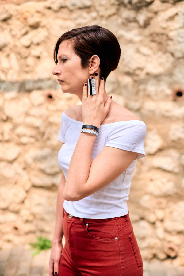 Double leather bracelet and layered earrings black