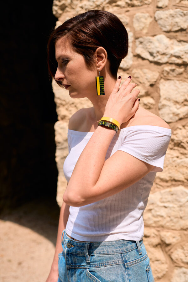 Double leather bracelet and layered earrings black - yellow