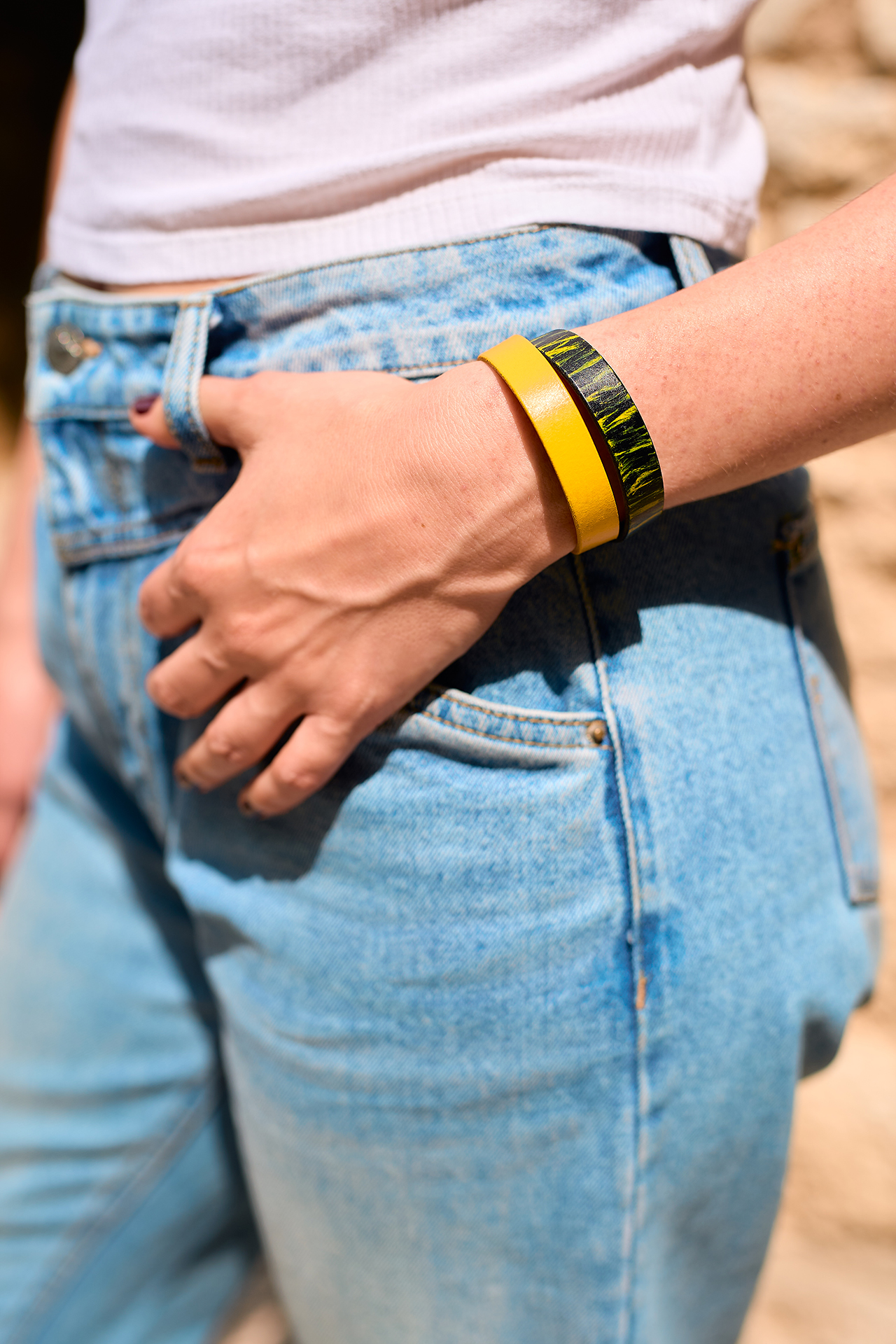Double leather bracelet black - yellow