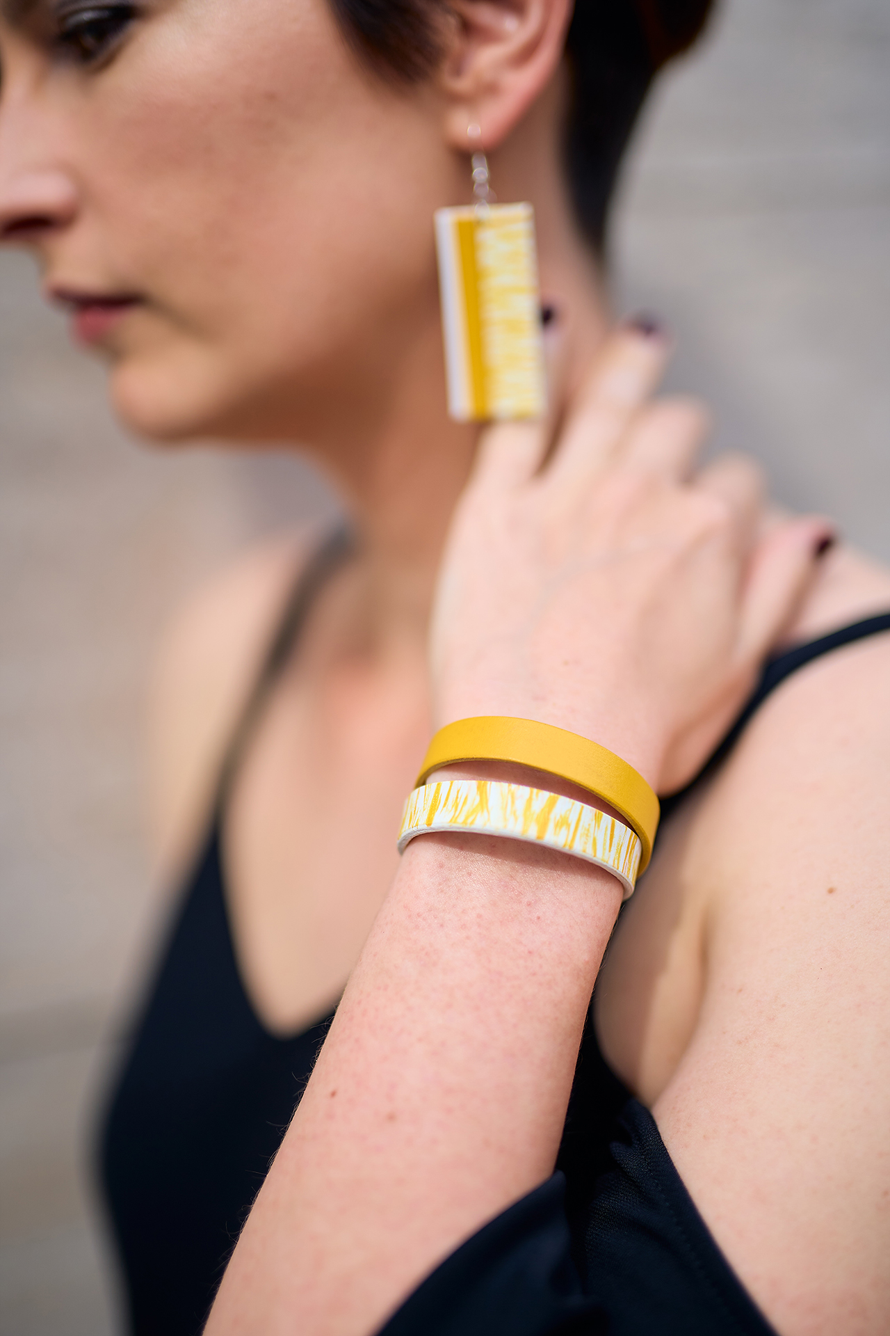 Double leather bracelet yellow