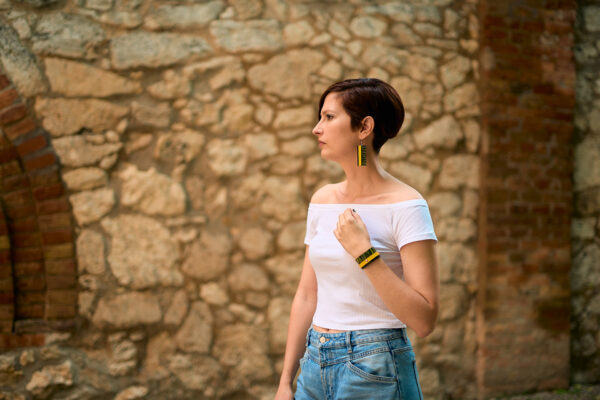 Layered leather bracelet and earrings black - yellow