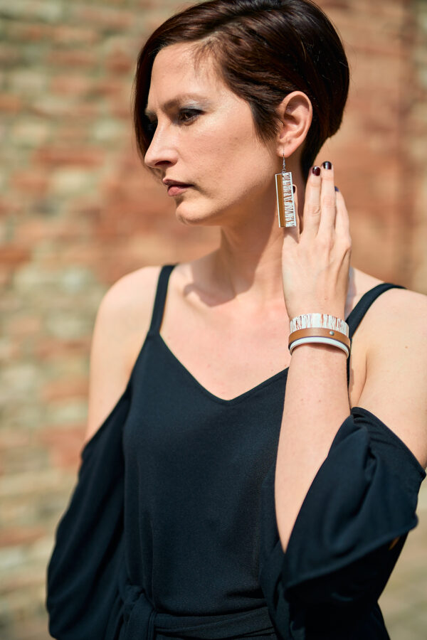 Layered leather bracelet and earrings brown