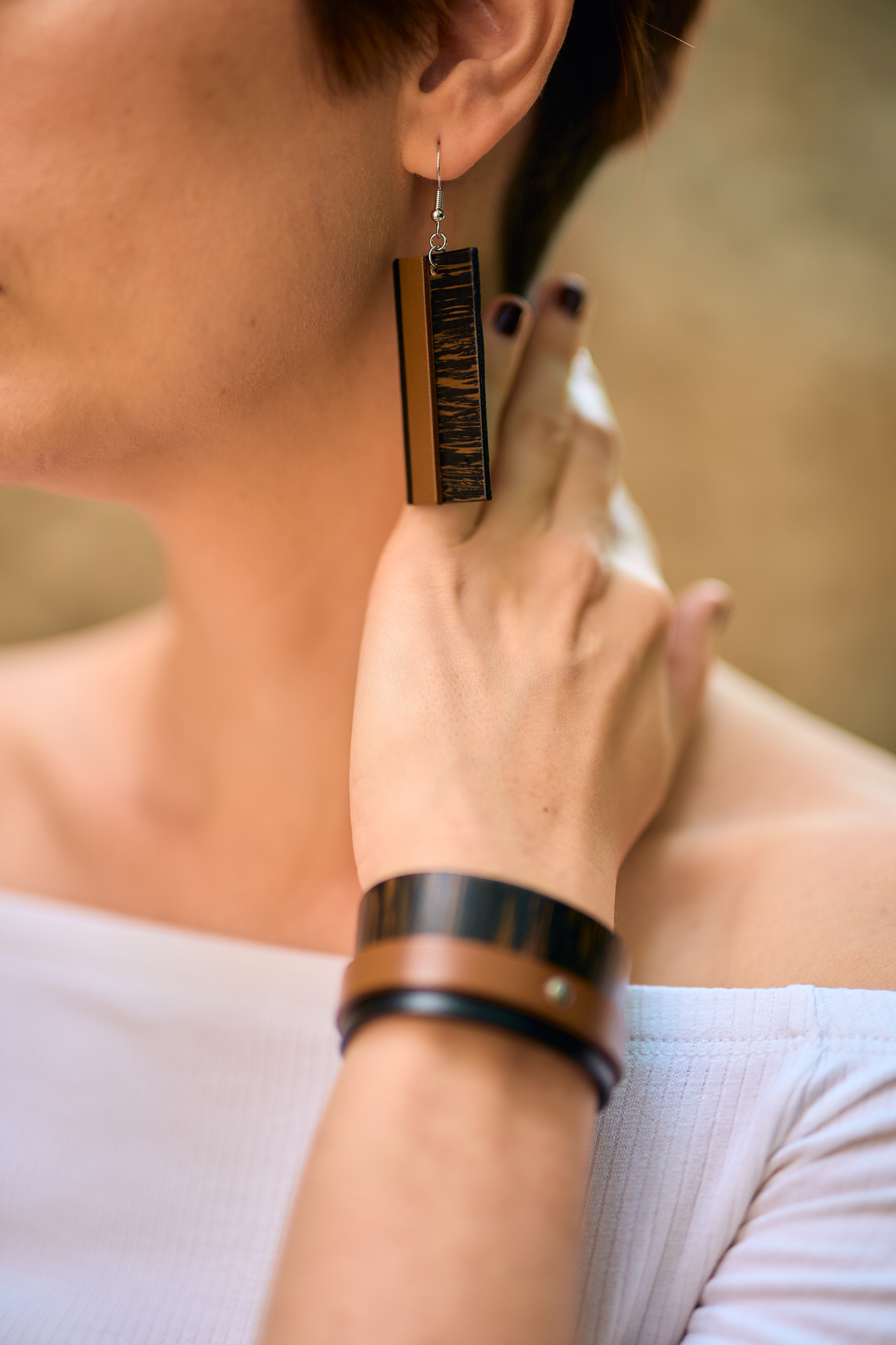 Layered leather earrings and bracelet black - brown