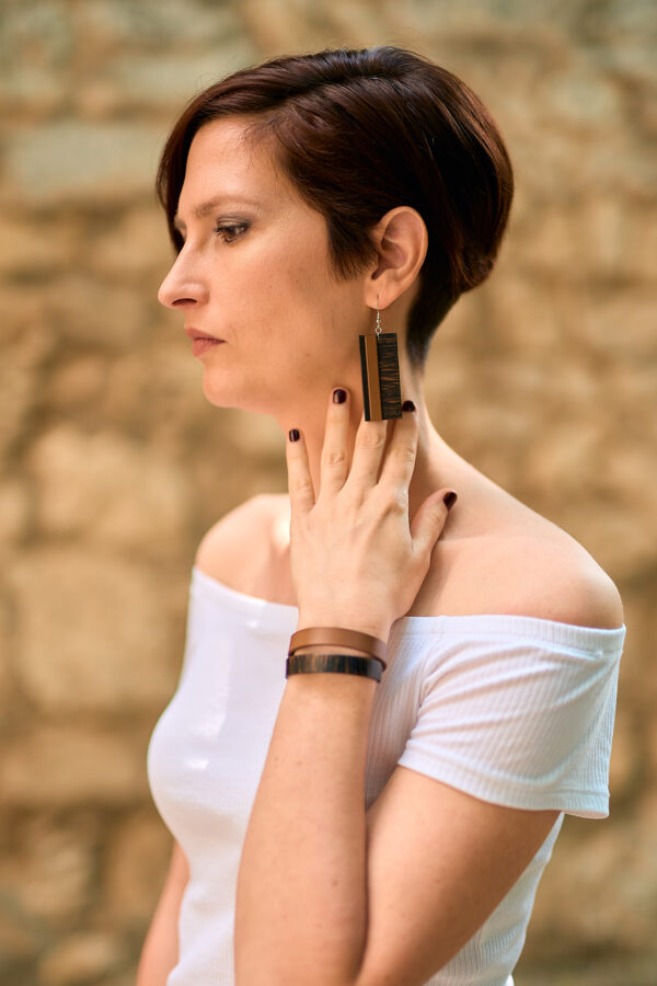 Layered leather earrings and double bracelet black - brown
