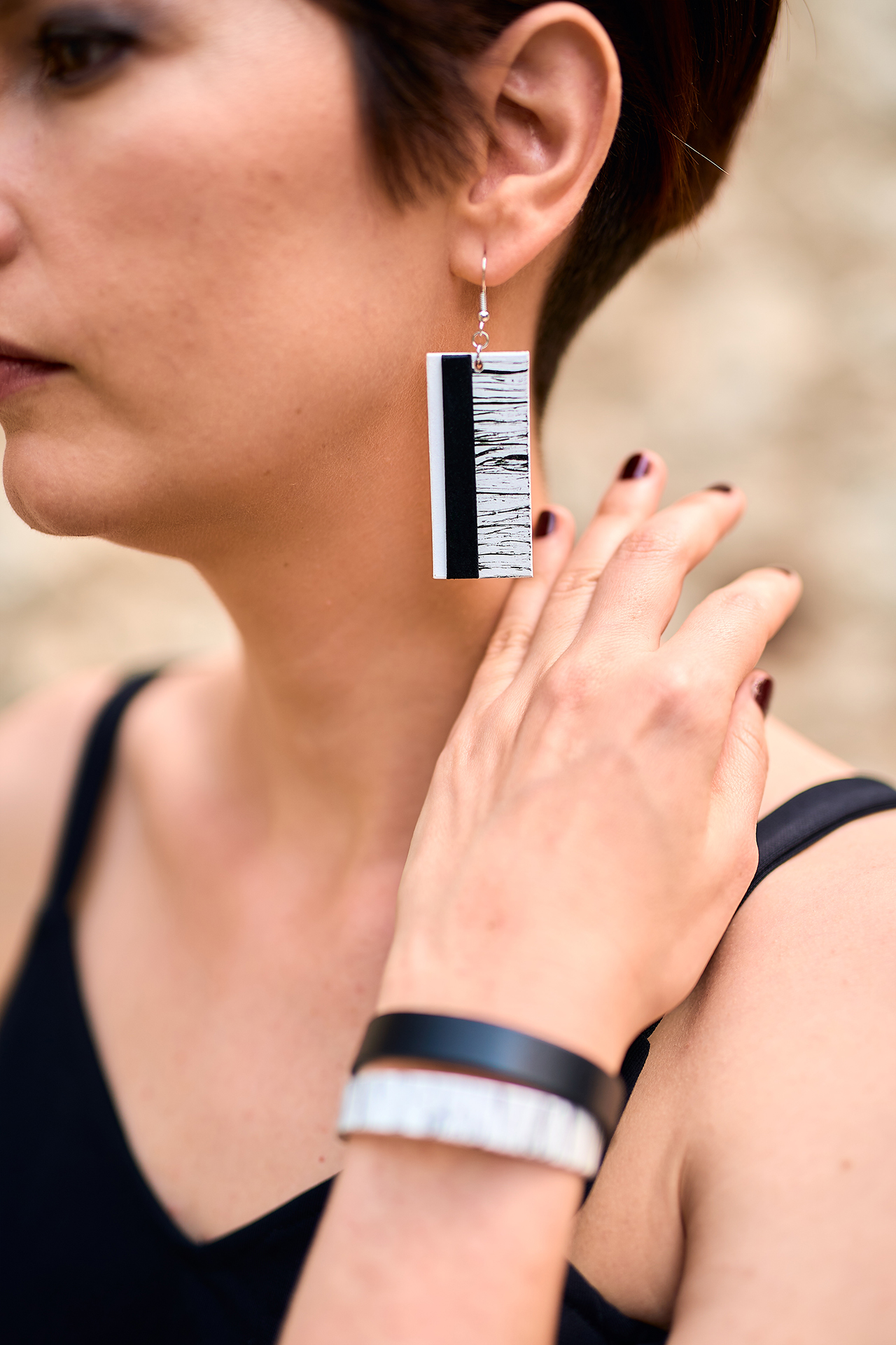 Layered leather earrings and double bracelet black
