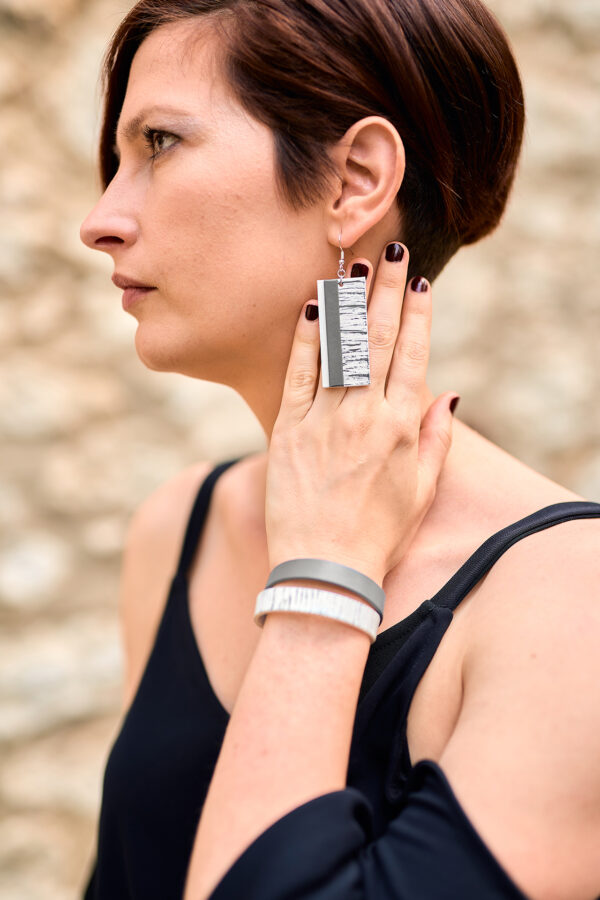 Layered leather earrings and double bracelet gray