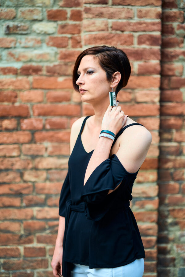 Layered leather earrings and double bracelet green