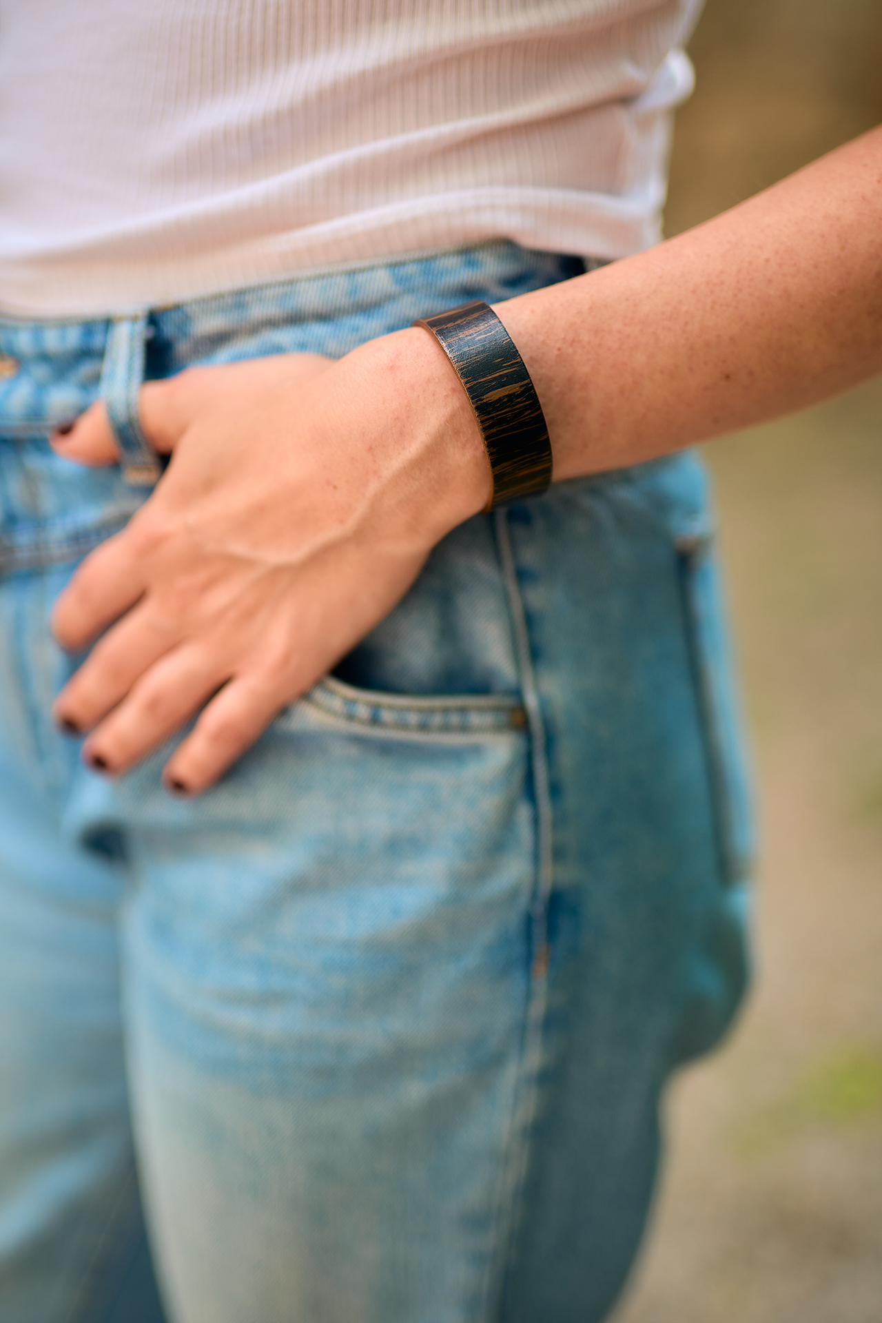 Patterned leather bracelet black - brown