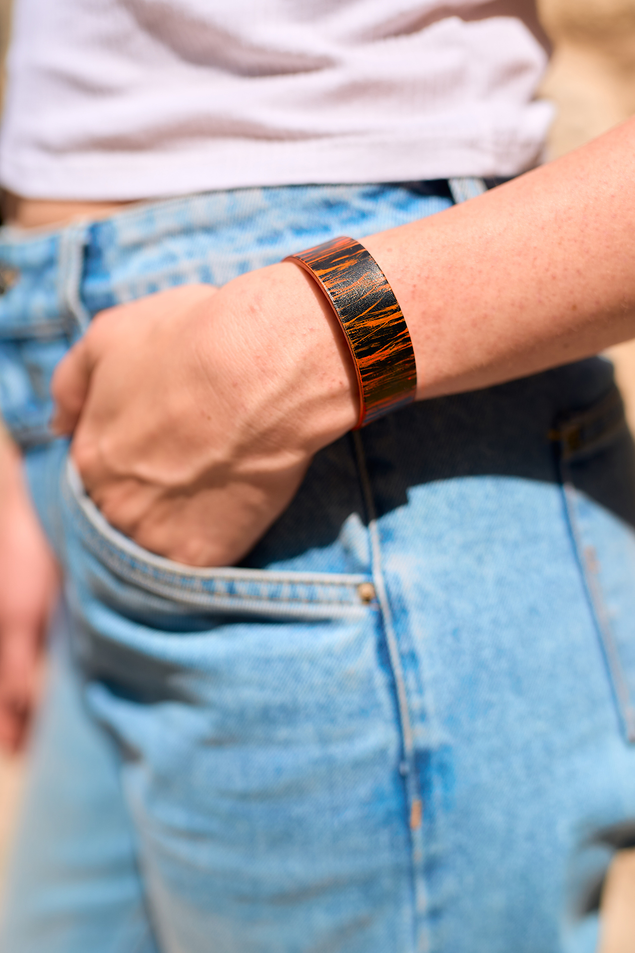 Patterned leather bracelet black - orange