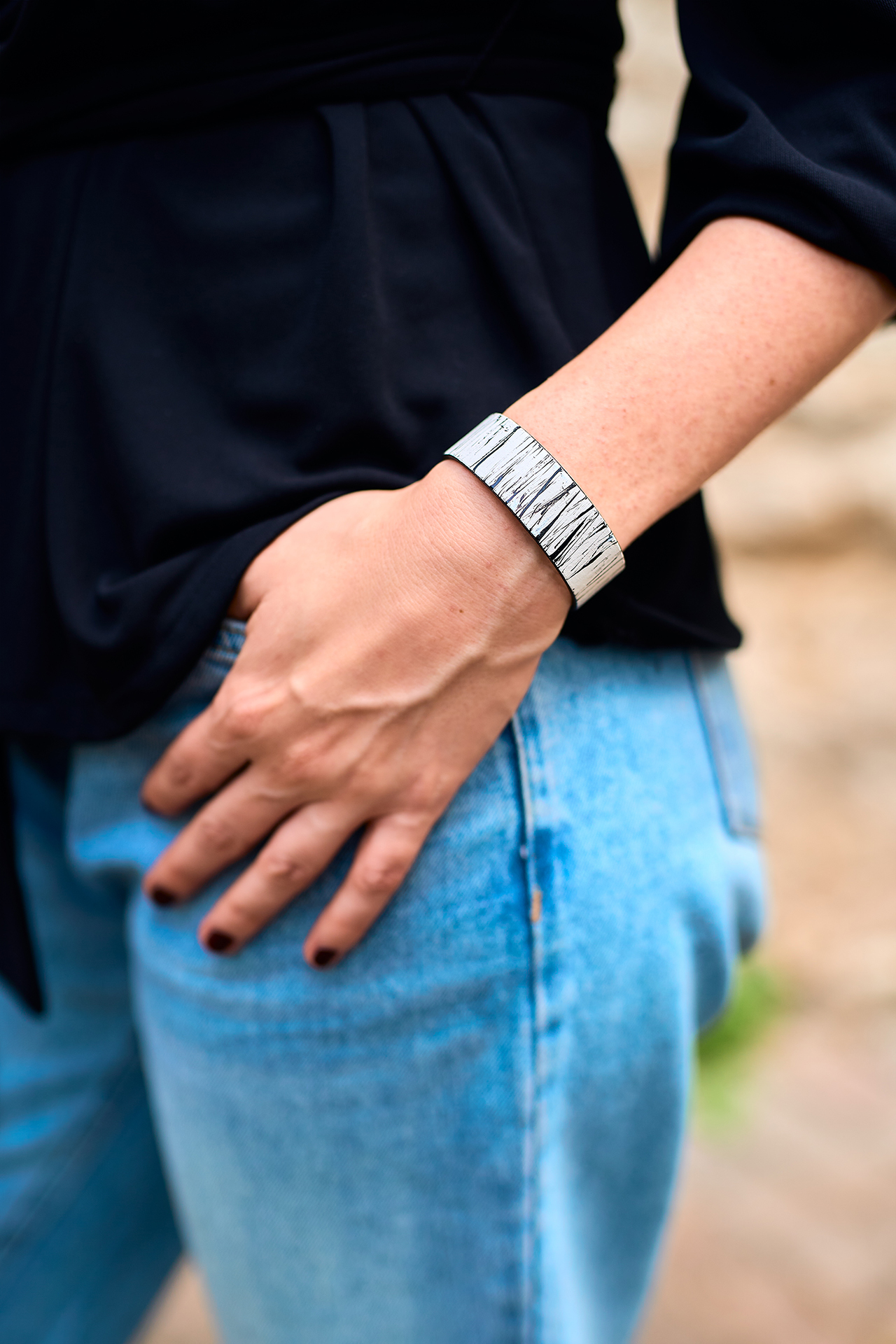 Patterned leather bracelet black