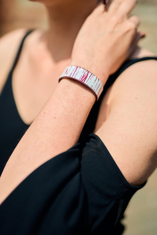 Patterned leather bracelet bordeaux
