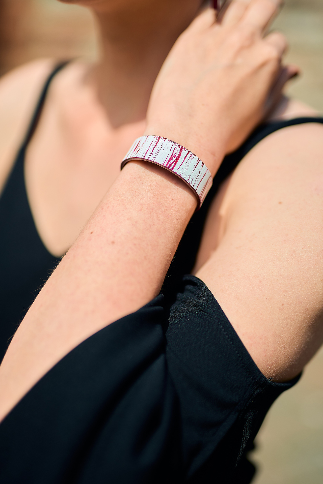 Patterned leather bracelet bordeaux