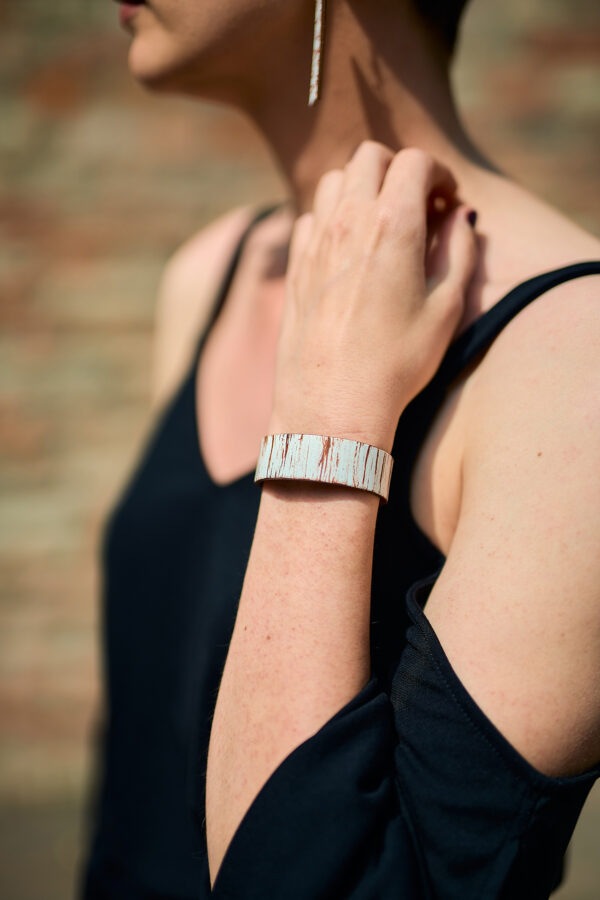 Patterned leather bracelet brown