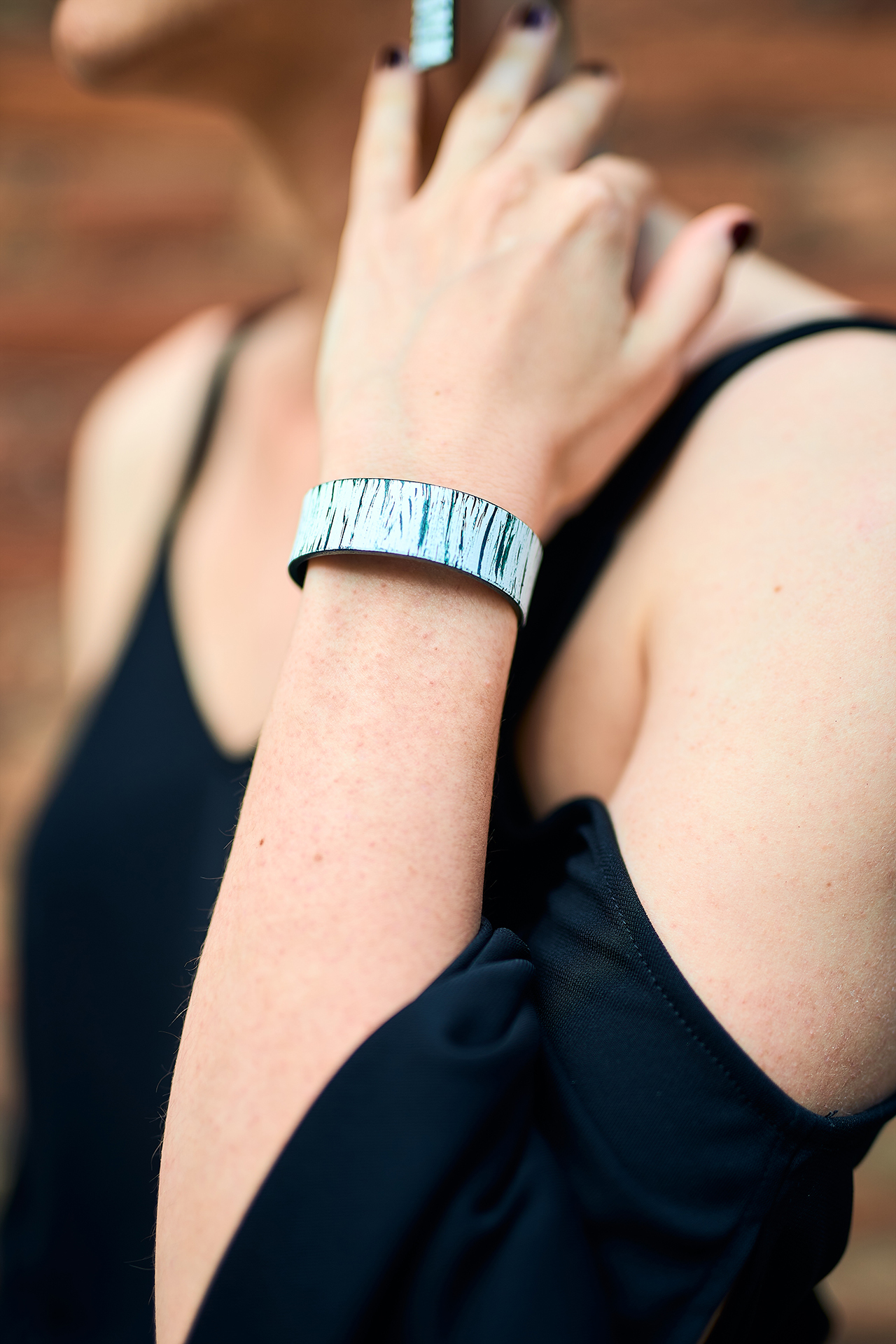 Patterned leather bracelet green