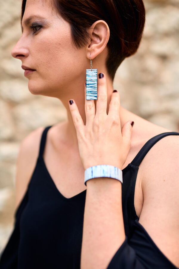 Patterned leather earrings and bracelet blue