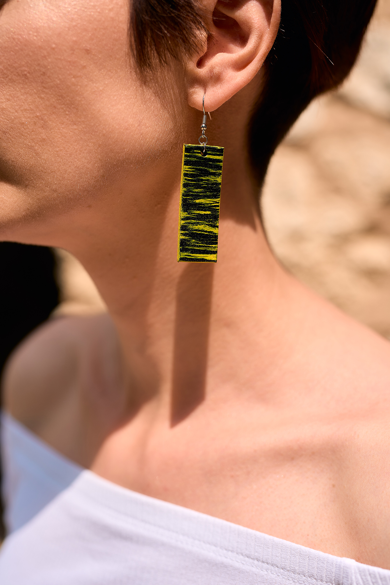 Patterned leather earrings black - yellow