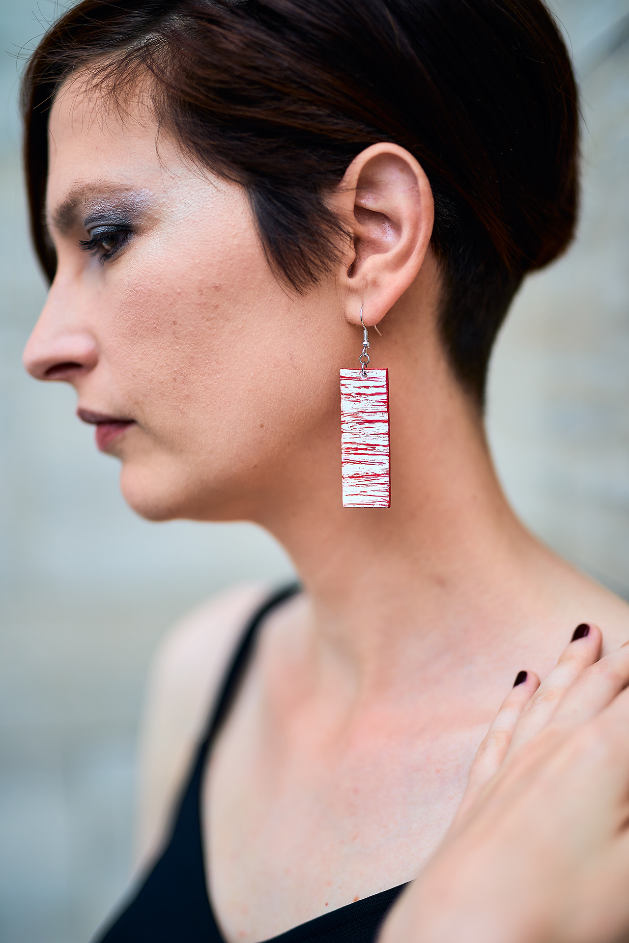 Patterned leather earrings red