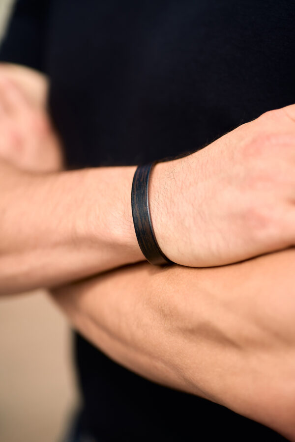 Patterned leather men bracelet dark brown