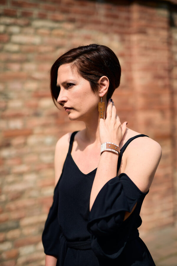 Rectangular brown leather bracelet and earrings