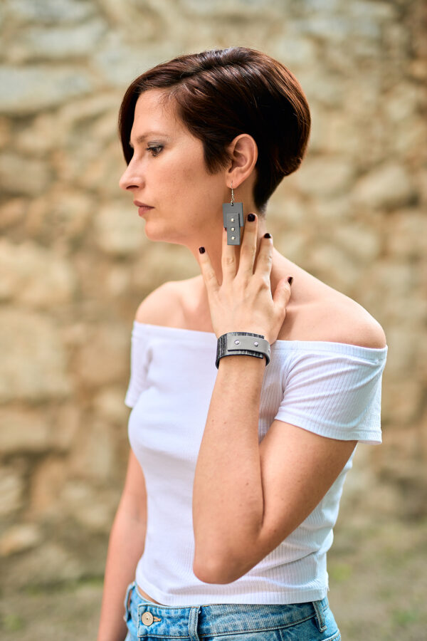 Rectangular leather bracelet and earrings black - gray